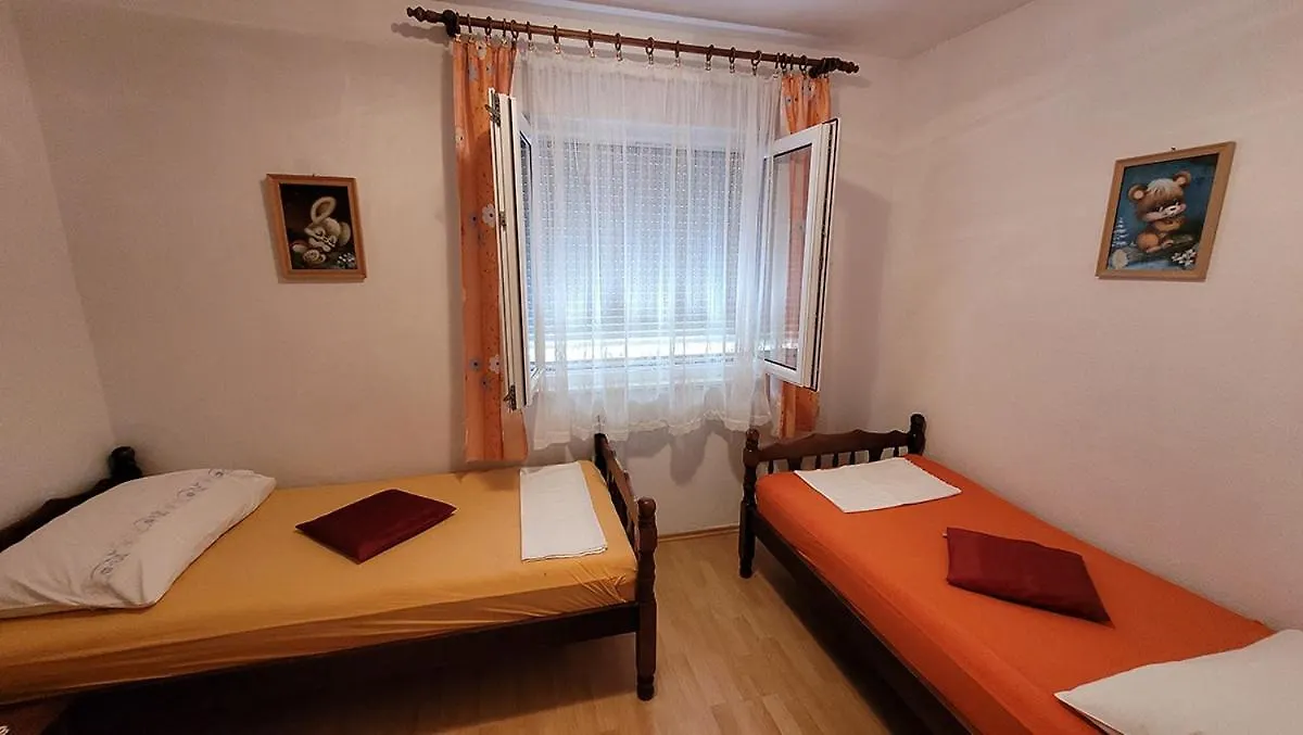 Apartment Apartmani Krizanac Donji Okrug  Croatia