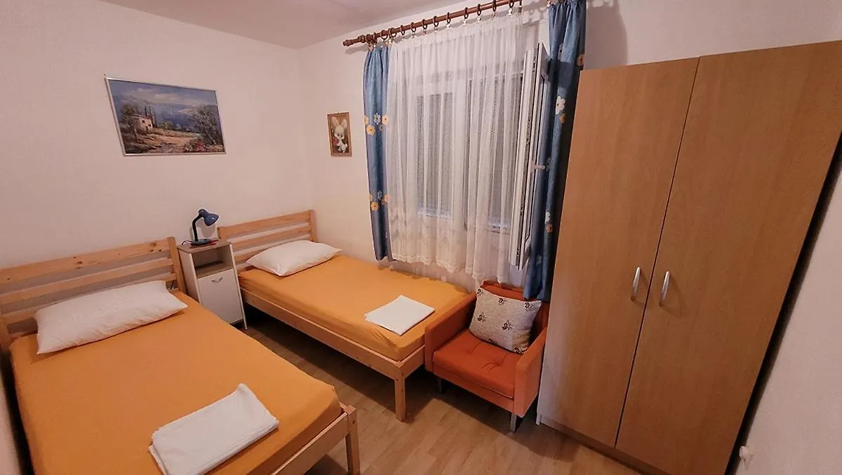 Apartment Apartmani Krizanac Donji Okrug  Croatia