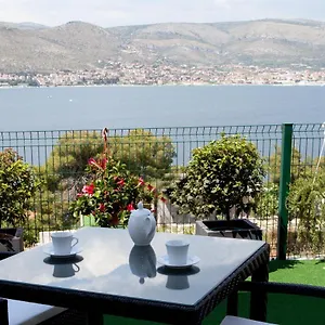  Apartment Maja
